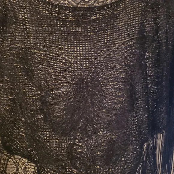 Lace overlay with fringe - Picture 4 of 5